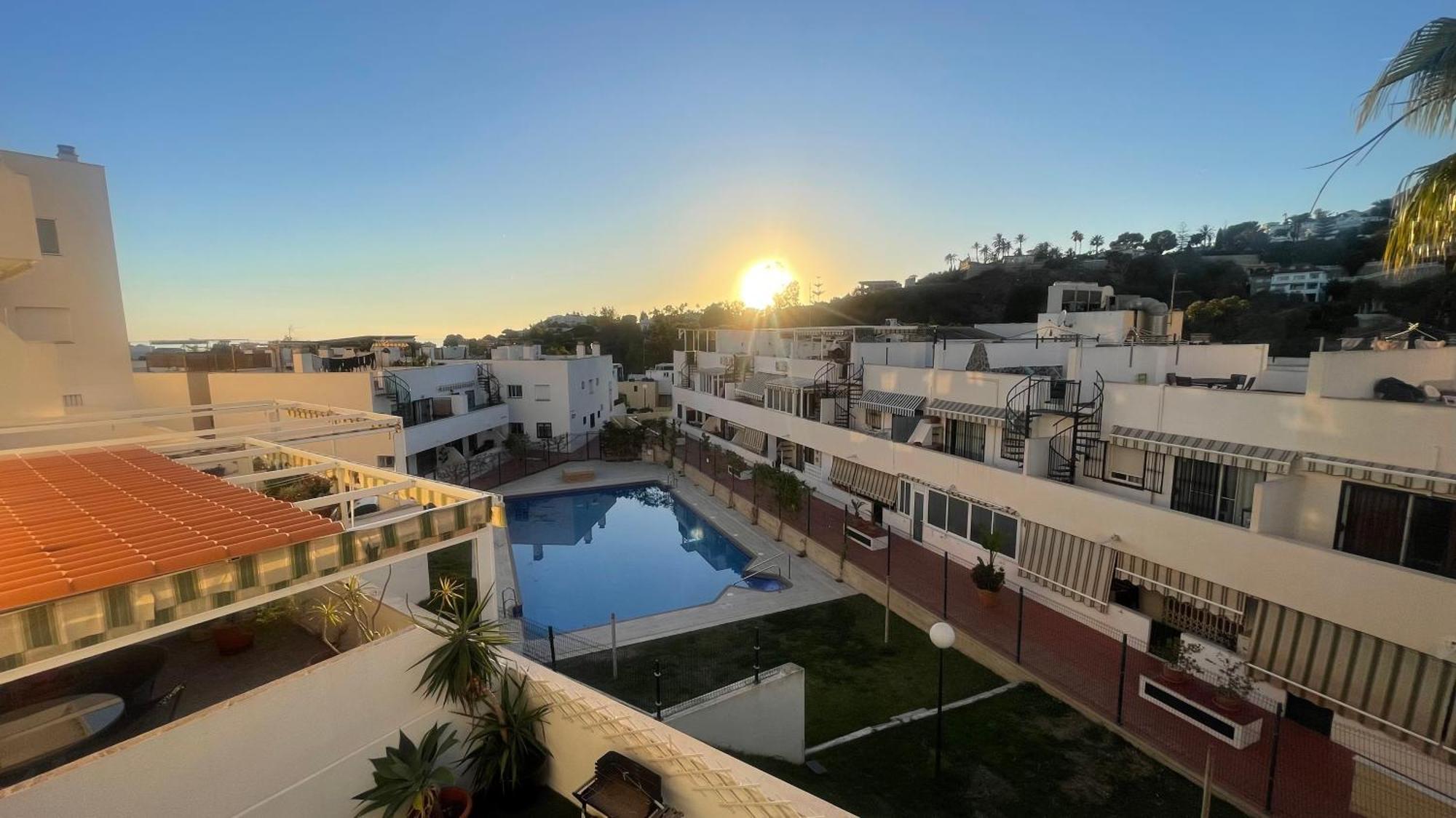 Apartamento Con Vista A La Piscina Apartment เบนัลมาเดนา ภายนอก รูปภาพ