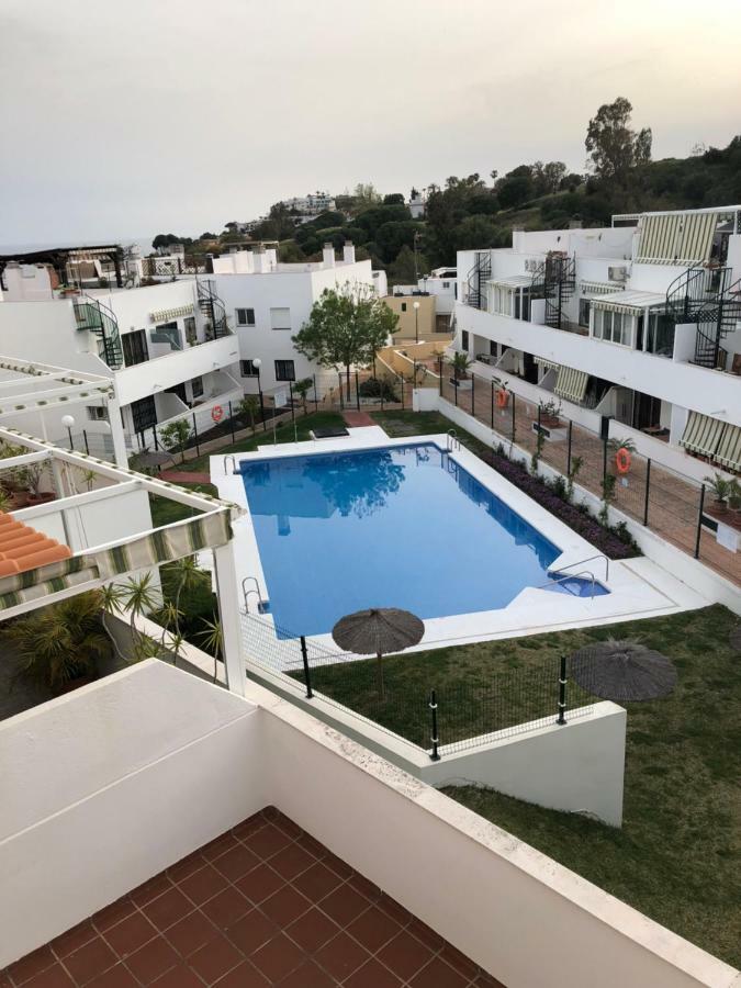 Apartamento Con Vista A La Piscina Apartment เบนัลมาเดนา ภายนอก รูปภาพ